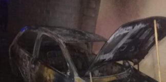 Se incendio un automóvil, investigan si fue intencional