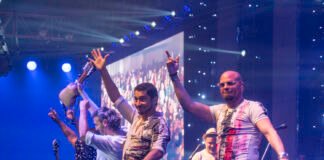 Todos bailaron al ritmo de Los Tekis en la sexta luna del Poncho