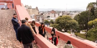 Turistas disfrutan de los “Walking Tour”, para conocer y disfrutar de la ciudad caminando