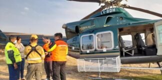 Un avión hidrante y un helicóptero de Nación se sumaron al operativo para combatir el fuego