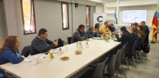 El Gobierno recibió a gremios estatales para discutir sueldos