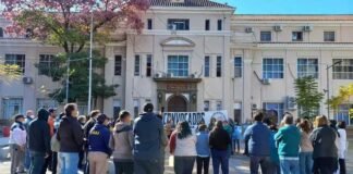Protestas de trabajadores de salud por el aumento para pediatras