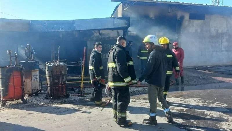 Voraz Incendio Causó Daños Totales En Un Lubricentro De Santa Rosa Catamarca Provincia 5851