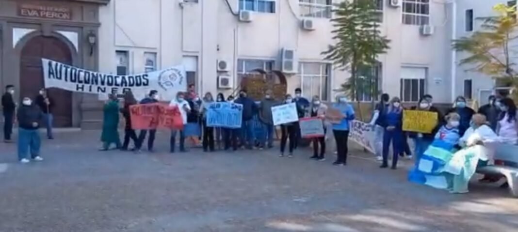 Abrazo simbólico en el Hospital de Niños: Se agodiza la crisis en todos los centros de Salud