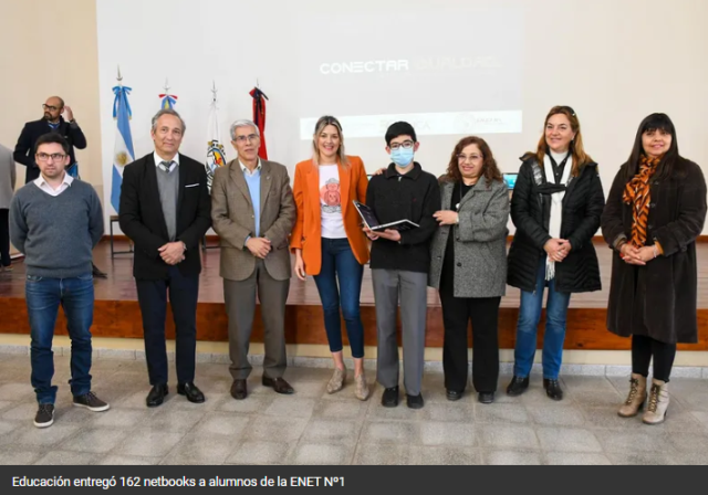 Educación entregó 162 netbooks a alumnos de la ENET Nº1