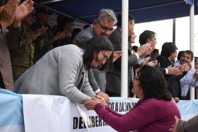 En Los Altos, el Gobernador encabezó el acto central en conmemoración a San Martín