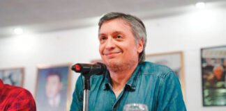 Entre insultos y empujones, policías de la Ciudad le impidieron al diputado Máximo Kirchner ingresar al domicilio de su madre