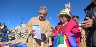 Jalil entregó el instrumento legal de creación del Municipio Laguna Blanca en el Día de la Pachamama