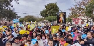 Misa y procesión en el mes dedicado a Jesús Niño