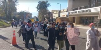 Multitudinaria marcha de la Salud pública