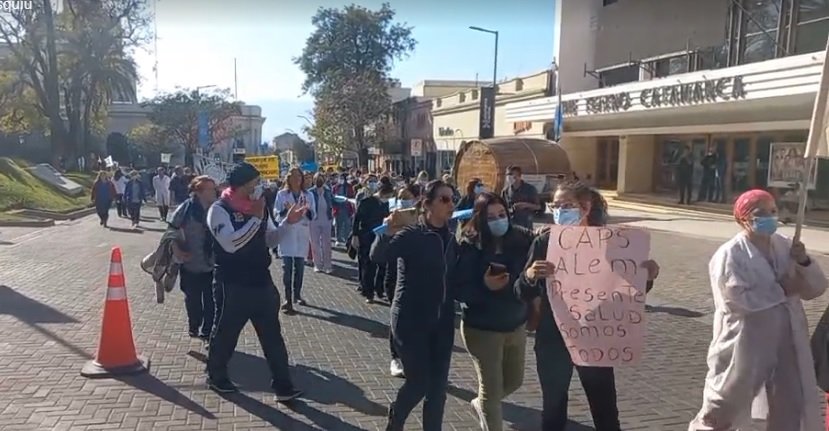 Multitudinaria marcha de la Salud pública