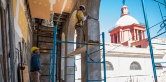 Raúl Jalil recorrió los avances en la obra en ex Casa de Gobierno