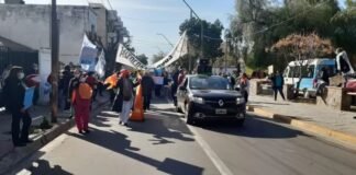 Salud: Fuerte manifestación en las puertas del Ministerio piden la renuncia de Avila y van por tres dias de PARO