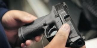 Una pareja de policías dirimió violentamente sus desavenencias