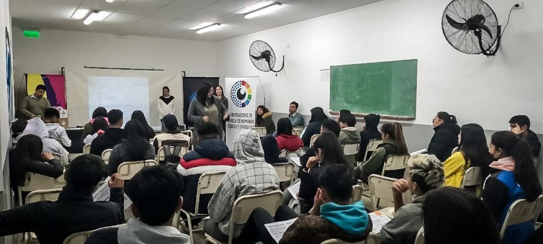 Diputados visitó Paclín para conversar con alumnos y alumnas sobre el Voto Joven