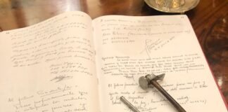 Exponen Bastón Presidencial y Rosa por la Paz, del Maestro Orfebre Don Juan Carlos Pallarols