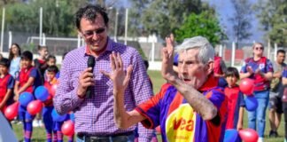 La fiesta de “Tesho” inaugurando su cancha