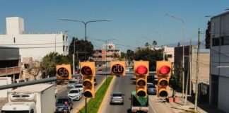 Nuevo semáforo en la Av. Presidente Castillo