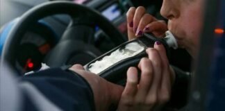 Policía alcoholizado conducía su automóvil en contramano