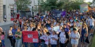 Multitudinario pedido de justicia por el femicidio de Anyelén Gallo Arias