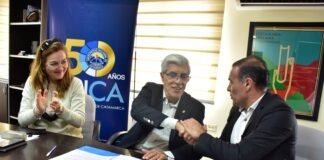 Firma de convenio entre la UNCA y Los Varela