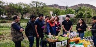 Gustavo visitó la Asociación Civil de Productores Frutihortícolas