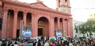 Solemne Bajada: A pesar del calor, los fieles colmaron el Paseo de la Fe para recibir a su Madre