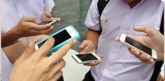 Educación prohibió el uso de celulares en todas las escuelas