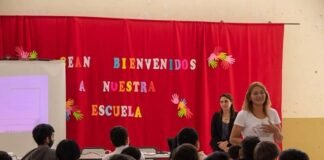Charla debate a estudiantes sobre violencia en el Noviazgo
