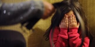 Directora denunció a una madre por agredir a su hija en la escuela