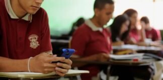 Educación no descarta una resolución que incluya a los docentes