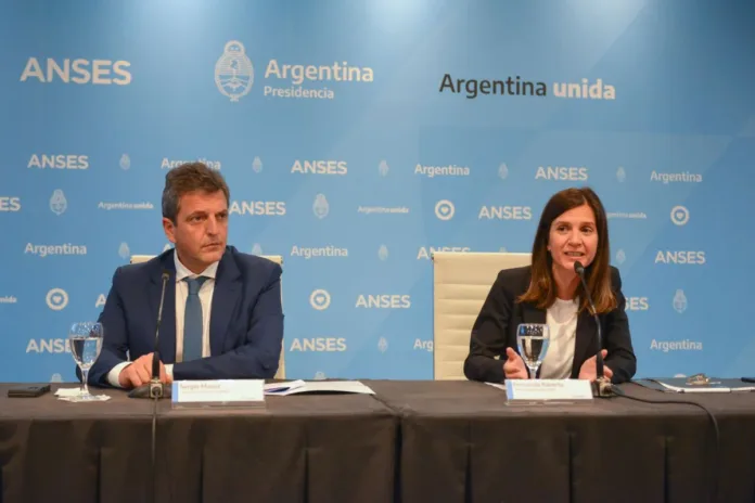 El Gobierno anunció un aumento del 15,6% en todas las jubilaciones y pensiones y un bono de $10