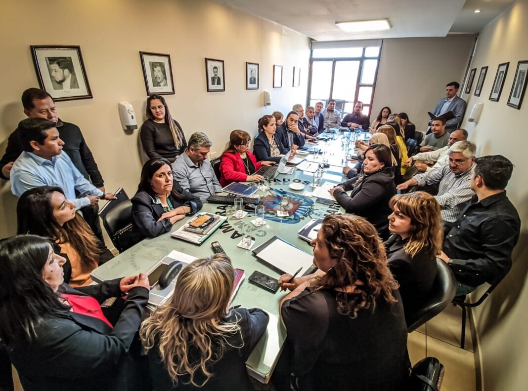 ๐๐ฎ๐ ๐ ๐ถ๐ป๐ถ๐๐๐ฟ๐ฎ๐ ๐ฑ๐ฒ ๐ฆ๐ฎ๐น๐๐ฑ ๐ ๐ฑ๐ฒ ๐ง๐ฟ๐ฎ๐ฏ๐ฎ๐ท๐ผ ๐๐ถ๐๐ถ๐๐ฎ๐ฟ๐ผ๐ป ๐๐ถ๐ฝ๐๐๐ฎ๐ฑ๐ผ๐ ๐ฝ๐ฎ๐ฟ๐ฎ ๐ฏ๐ฟ๐ถ๐ป๐ฑ๐ฎ๐ฟ ๐ถ๐ป๐ณ๐ผ๐ฟ๐บ๐ฎ๐ฐ๐ถ๐ผฬ๐ป ๐ฎ๐น ๐ฐ๐๐ฒ๐ฟ๐ฝ๐ผ ๐ ๐๐ฎ๐บ๐ฏ๐ถ๐ฒฬ๐ป ๐ฝ๐ฟ๐ฒ๐ฐ๐ถ๐๐ถ๐ผ๐ป๐ฒ๐ ๐ฑ๐ฒ ๐ถ๐ป๐ฐ๐ฟ๐ฒ๐บ๐ฒ๐ป๐๐ผ๐ ๐๐ฎ๐น๐ฎ๐ฟ๐ถ๐ฎ๐น๐ฒ๐ ๐ฒ๐ป ๐ฒ๐น ๐๐ฒ๐ฐ๐๐ผ๐ฟ ๐๐ฎ๐น๐๐ฑ