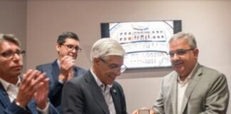 Jalil entregó la medalla del Bicentenario de la Autonomía de Catamarca
