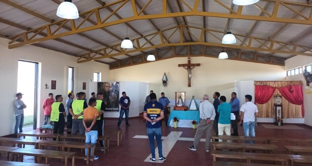 La peregrinación de los Hogares de Cristo llegó al penal de varones