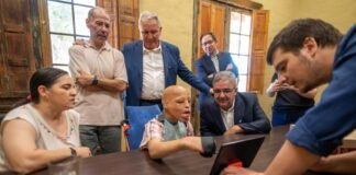 Samuel recibió una Tablet inteligente de comunicación innovadora