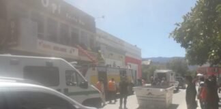 Se desplomó el techo de un bar en Andalgalá y quedaron personas atrapadas
