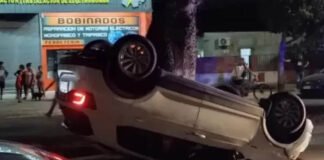Se quedó dormido mientras conducía y volcó