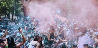Banderazo de las Promos 2022 y 2023 en la Plaza 25 de Mayo y la Alameda