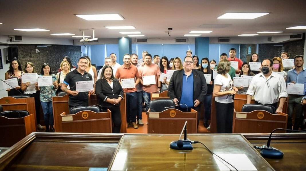 Junto a Ciencias Económicas, Diputados certificó a sus agentes en gestión administrativa