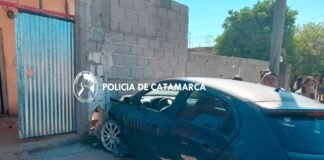 Una mujer manejaba alcoholizada y chocó contra la tapia de una casa