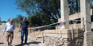 Recorrida por la obra de los puentes pasarela que se construyen en El Rodeo Ministro Niederle