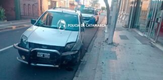 Conducía alcoholizado y chocó contra un poste