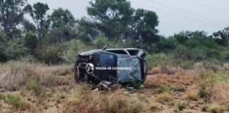 Una familia resultó herida tras un vuelco en La Paz