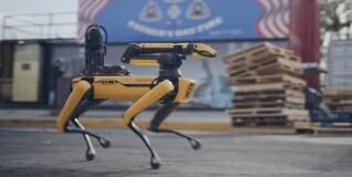 Boston Dynamics muestra las tomas falsas de su robot humanoide: se tropezó y cayó varias veces antes de llegar a saltar y correr