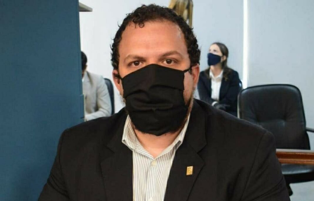 Diputado Denett: «Los Policías no son niñeros»