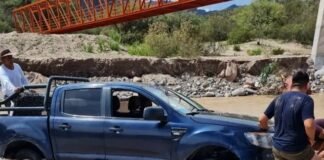 Conductor cruzó el río crecido en Hualfín y tuvo que ser rescatado