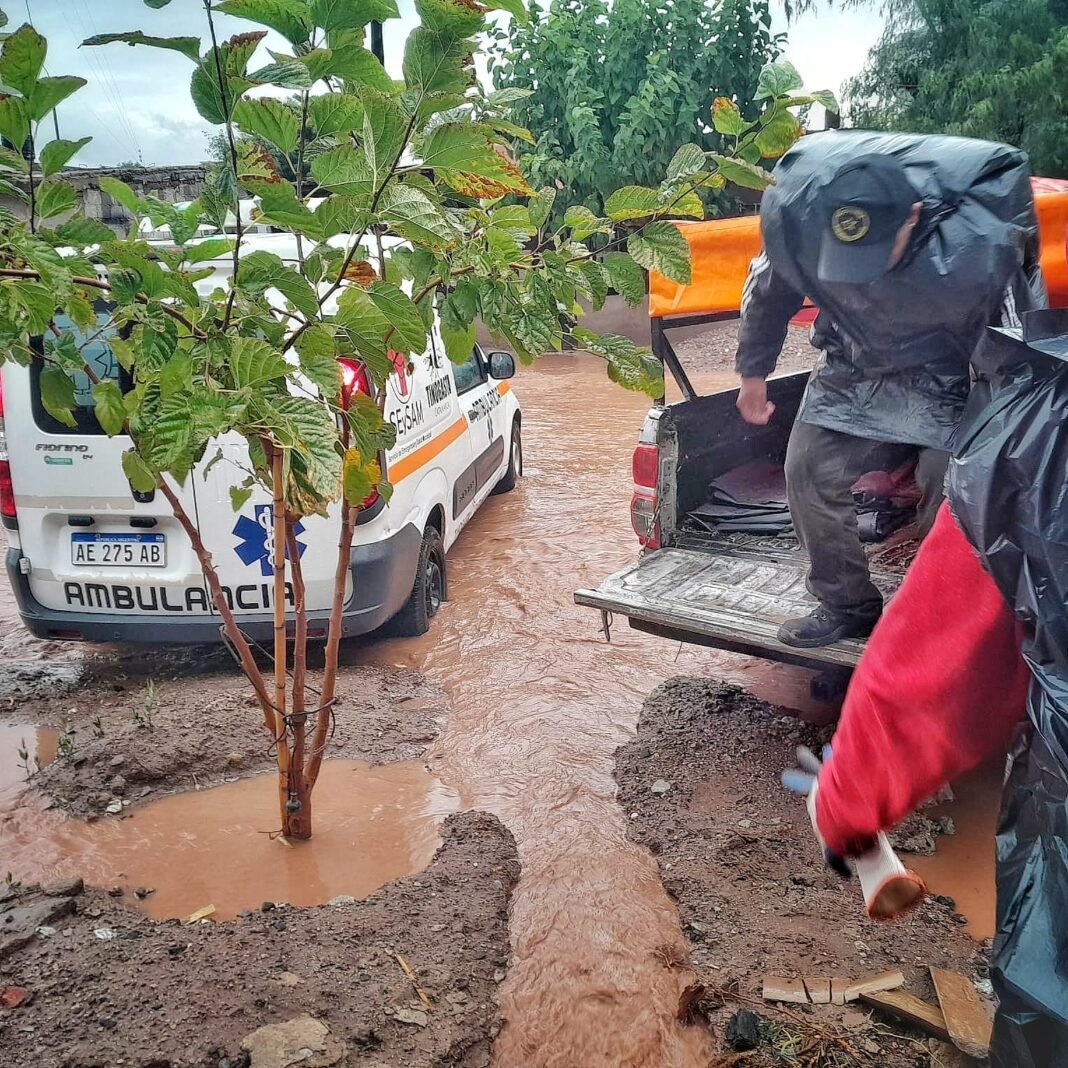 LA LLUVIA PROVOCÓ INUNDACIONES Y DESTROZOS EN TINOGASTA