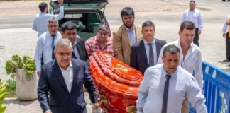 Los restos de Ramón Saadi son velados en casa de Gobierno
