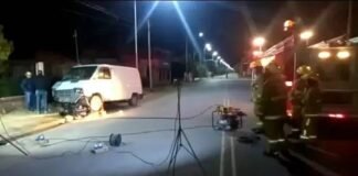 Motociclista sufrió graves lesiones al chocar contra una combi en Santa María